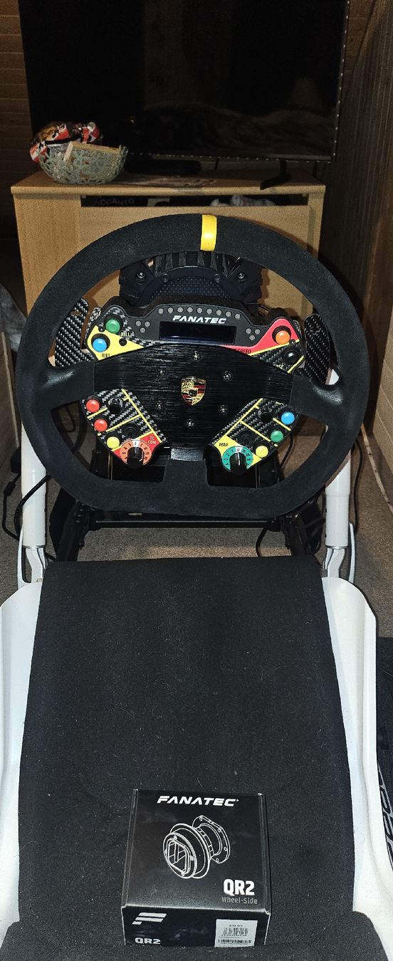 Sistema di controllo: Fanatec Sim Racing Komplett-Set – Usato da Alpthal venduto da Stj2 5