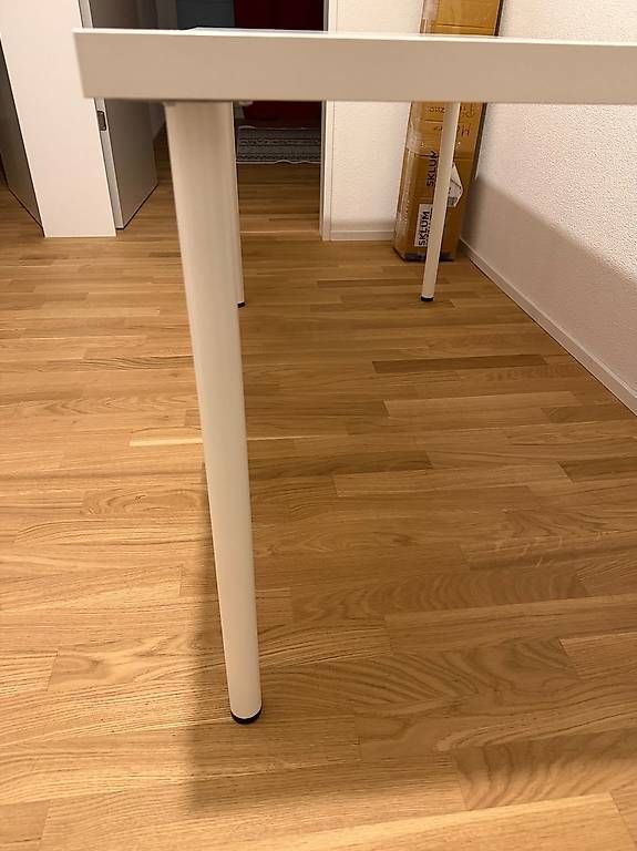 Scrivanie: 140cm IKEA desk – Nuovo e nell'imballaggio originale da Zürich venduto da ala_7xz8 2