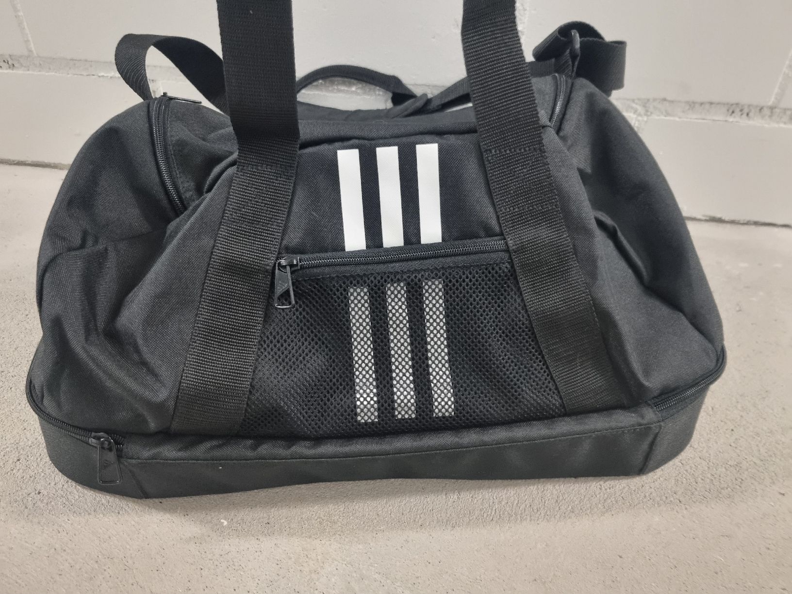Adidas Borse: Adidas Sporttasche – Nuovo (secondo la descrizione) da Bülach venduto da Shyro2000 1