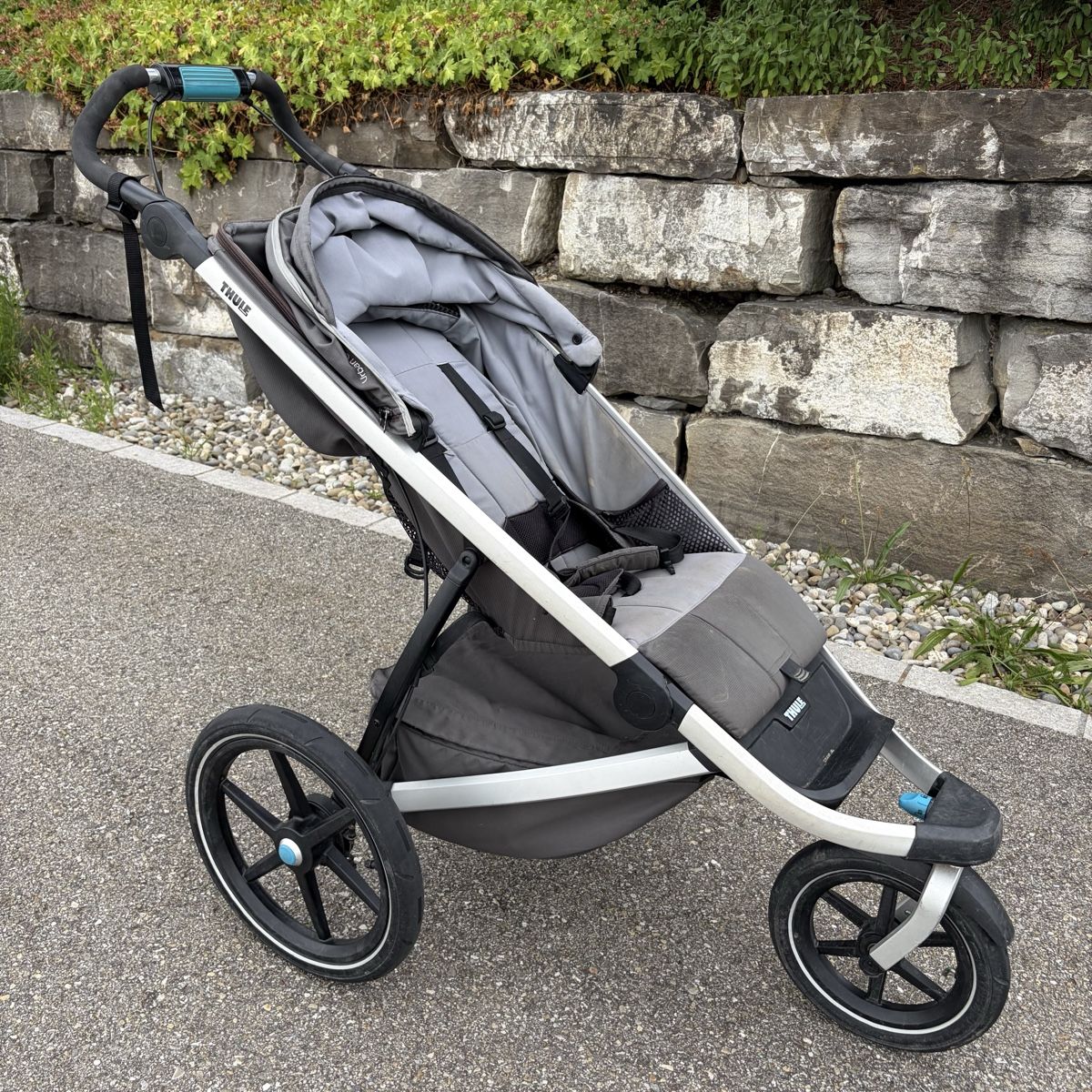 Thule Carrozzine: Thule Urban Glide 2 Dark Shadow  – Usato da Lotzwil venduto da Reismehl 2