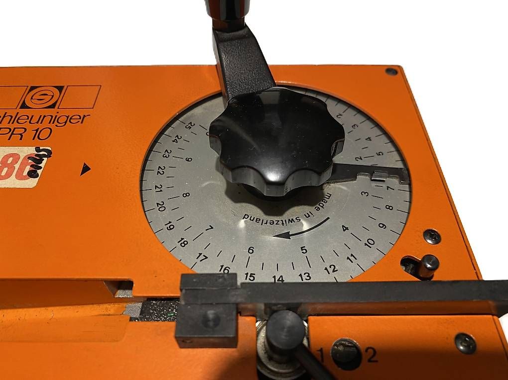 Tutti gli attrezzi: Schleuniger PR10 Kabel/Litzen Ablängmaschine – Usato da Münsingen venduto da sno_b8fw 3