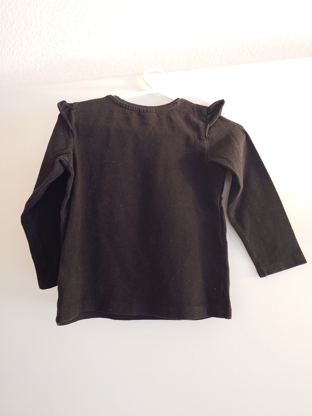 Pullover & Sweatshirts: Mädchen Langarmshirt schwarz, Grösse 86 – Gebraucht aus Uster von snowy_6 1