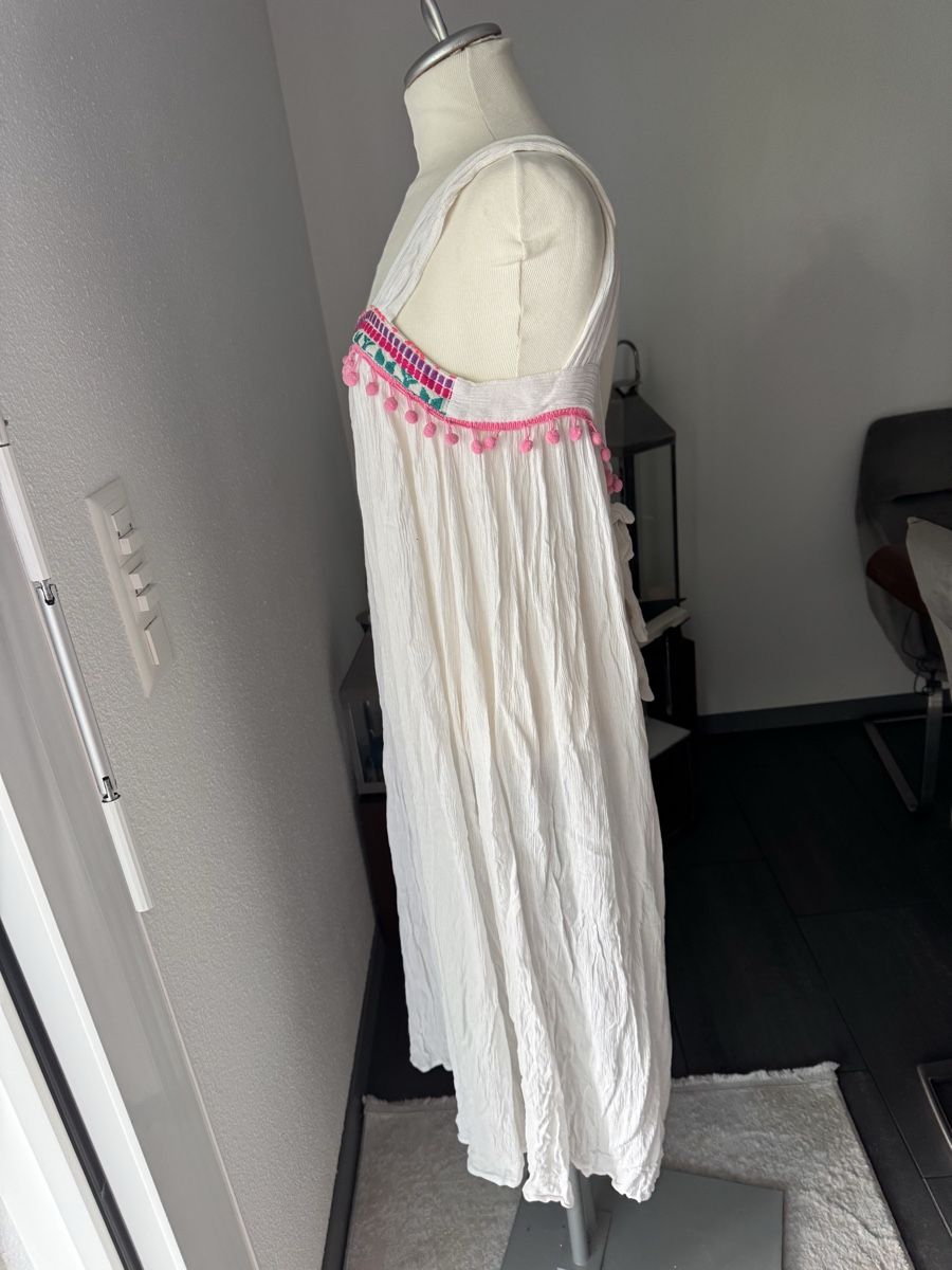Asos Kleider: Strandkleid Weiss mit Bommeln Grösse 38  – Gebraucht aus Olten von bir_k96n 1