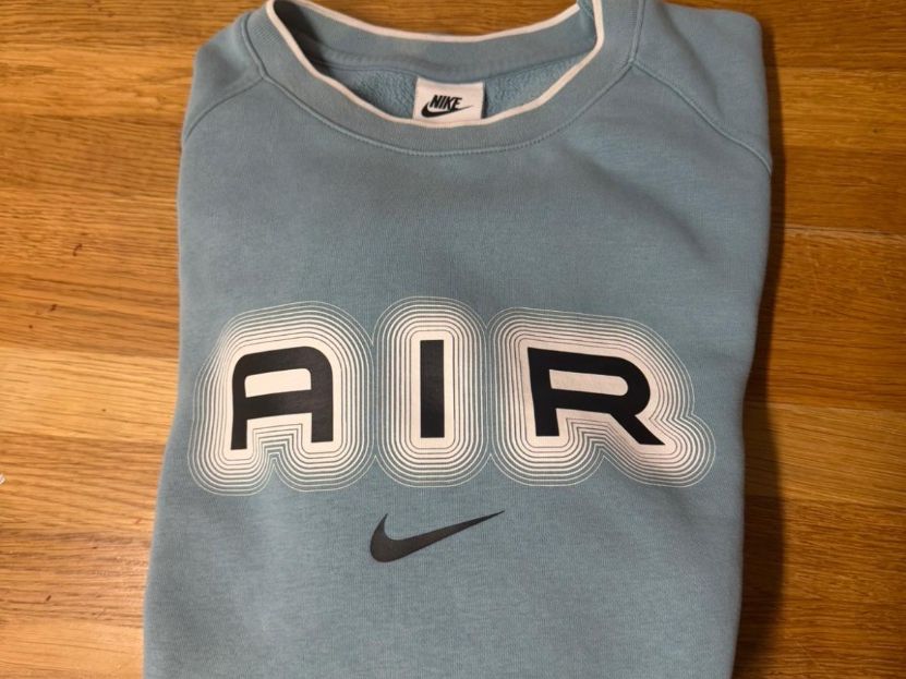 Nike Maglioni & Felpe: Vintage Nike Air sweater – Usato da Churwalden venduto da vin_mc2c