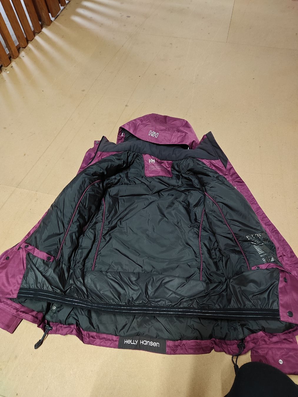 Helly Hansen Giacche: Helly Hansen Damenjacke Grösse L – Usato da Zürich venduto da luc_mf5d 3