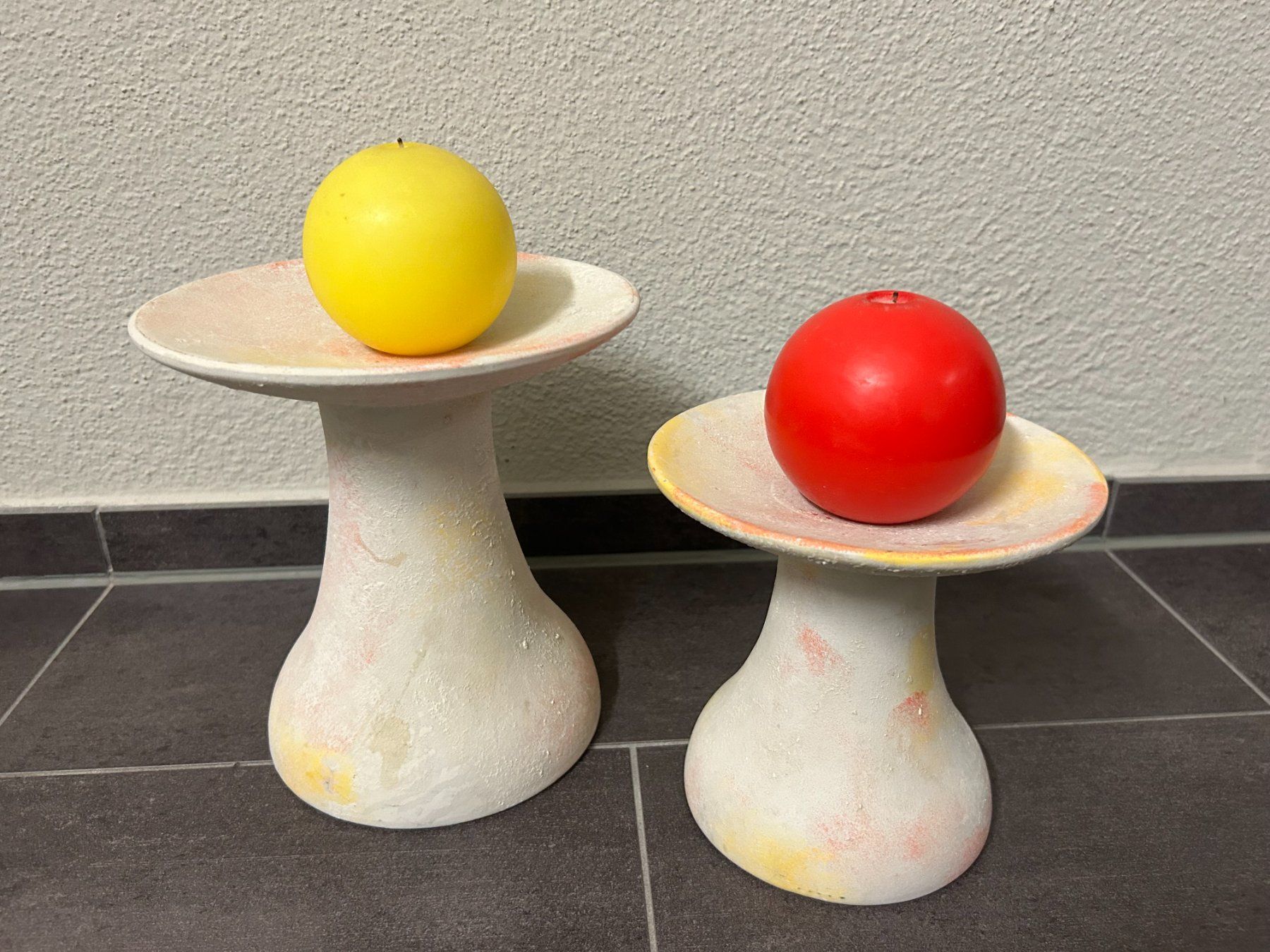 Tutte le decorazioni: 2 Dekorationsständer mit zwei runden Kerzen – Usato da Hagendorn venduto da Teora66