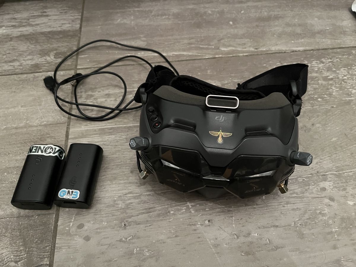 DJI Casque VR: DJI FPV Goggles V2 with 2 Batteries – D'occasion à Château-d'Oex par ber_w85z