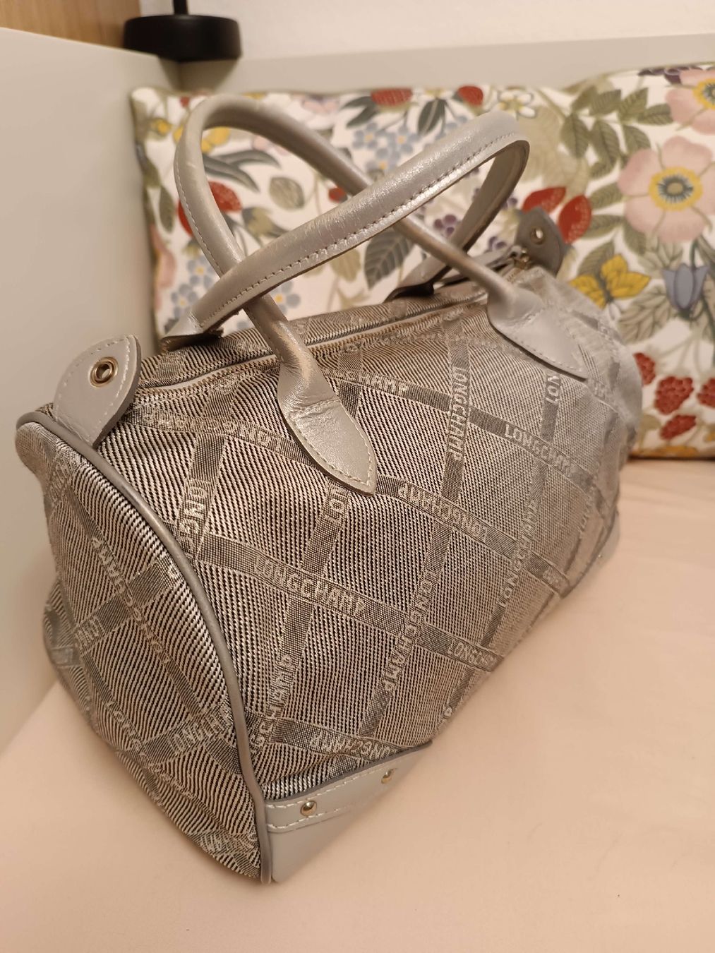 Longchamp Borse da donna: Borsa Longchamp in tessuto grigio argentato – Usato da Gampelen venduto da jacopo189