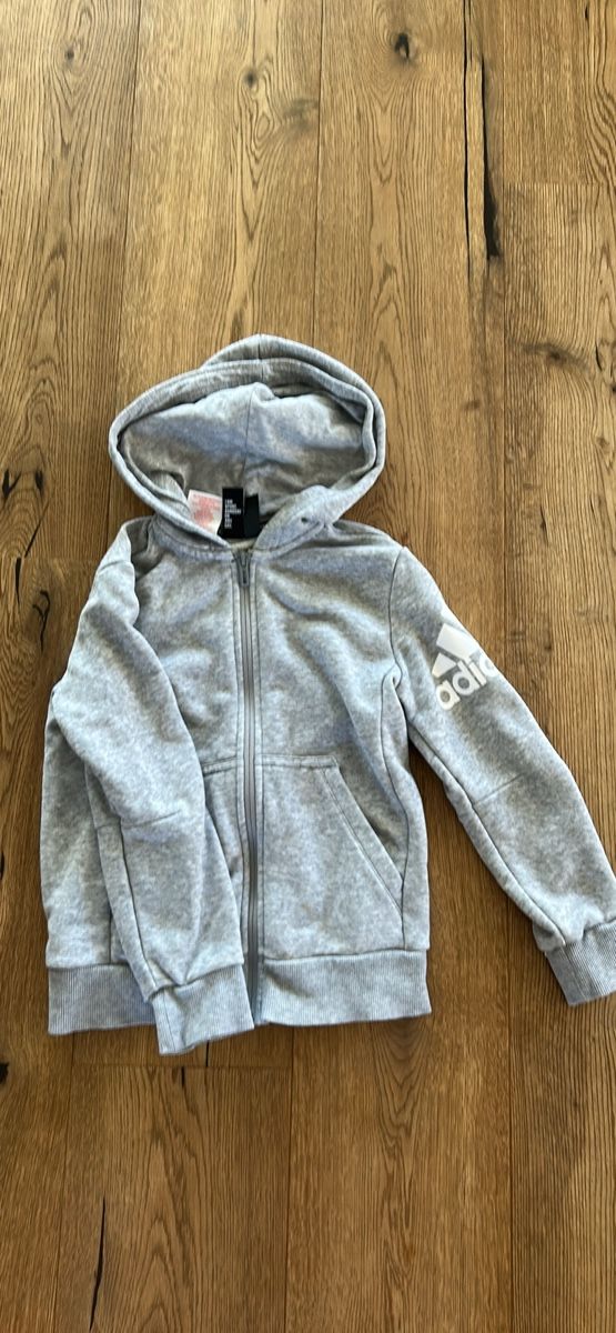 Adidas Maglioni & Felpe: Adidas Kapuzenjacke, Gr. 128 – Usato da Lohn-Ammannsegg venduto da Nadintitelius