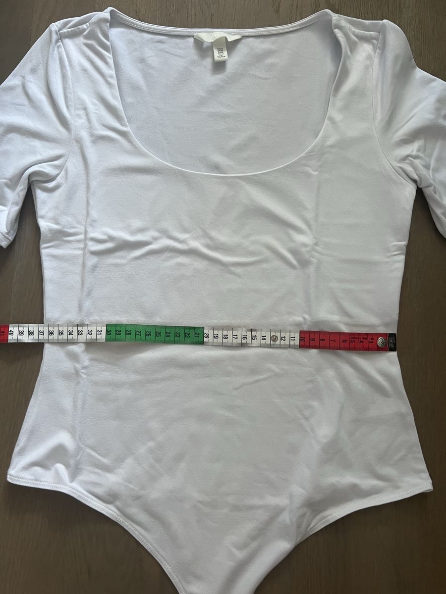 H&M Top: Body H&M weiss – Usato da Kriens venduto da Luzernerin_K 2