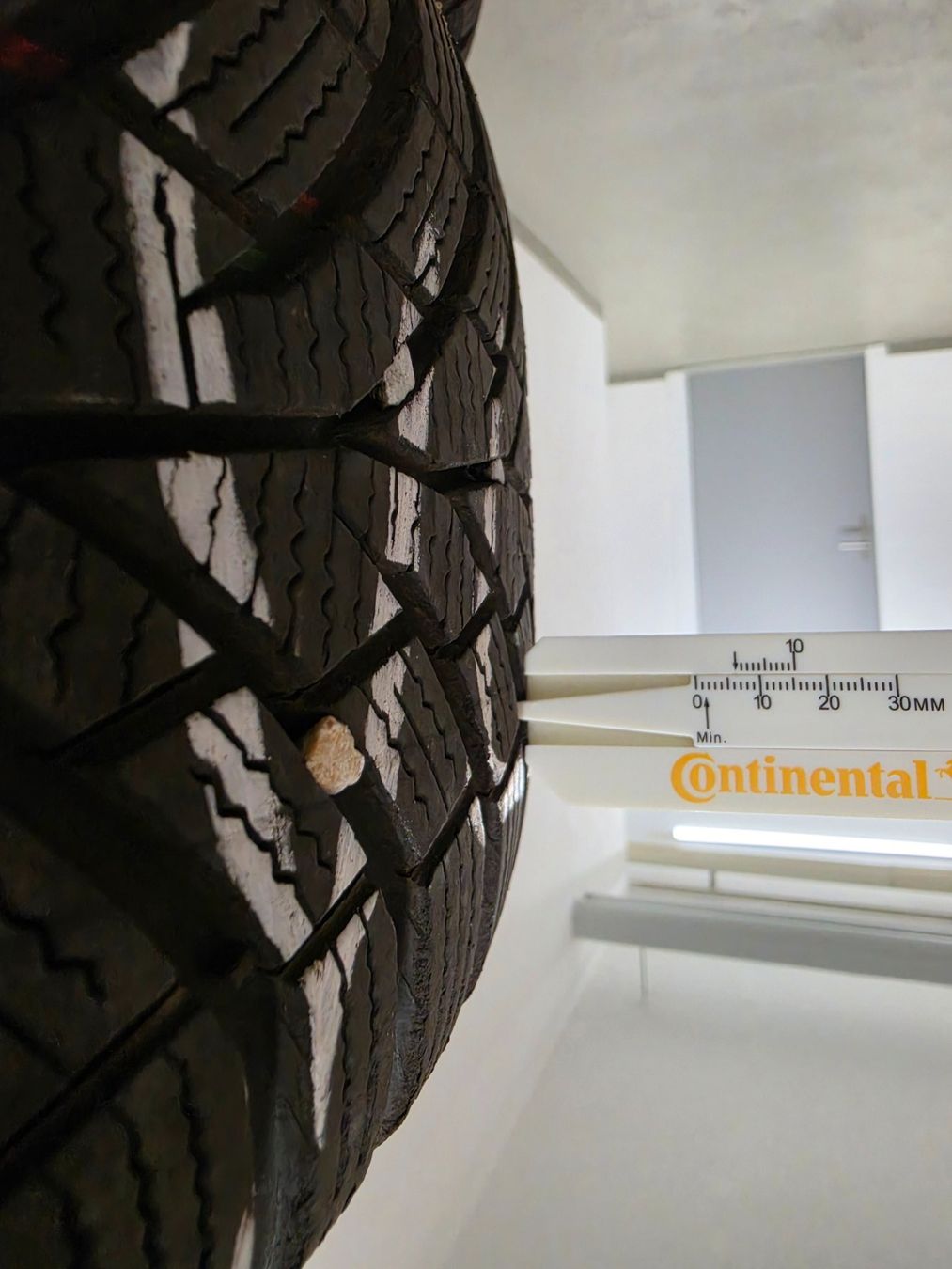 Continental Pneumatici & Ruote complete: Winterräder VW von Continental – Usato da Felben-Wellhausen venduto da REALLIFE20 7