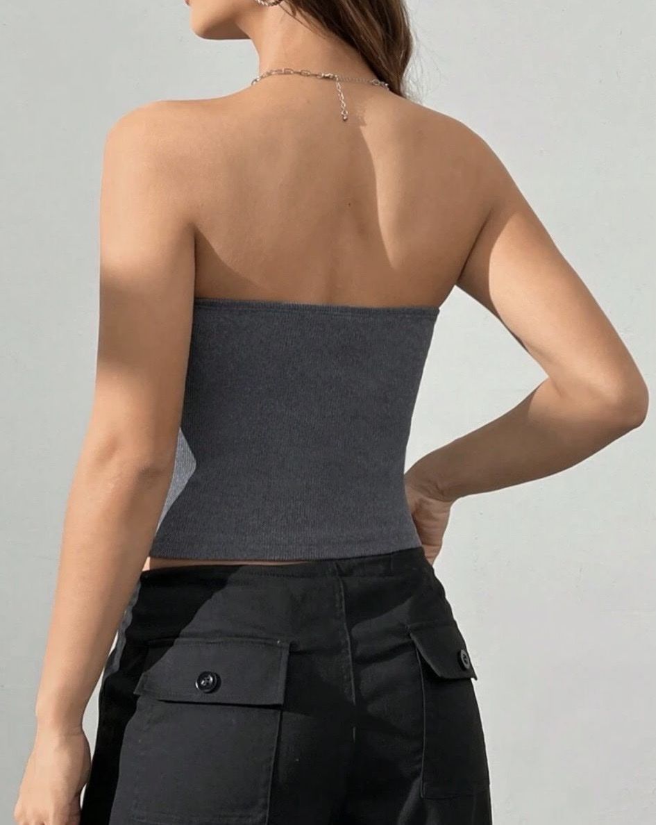 Shein Top: Top top gris S 🪩 – Nuovo (secondo la descrizione) da Bramois venduto da cyr_sb8d 1