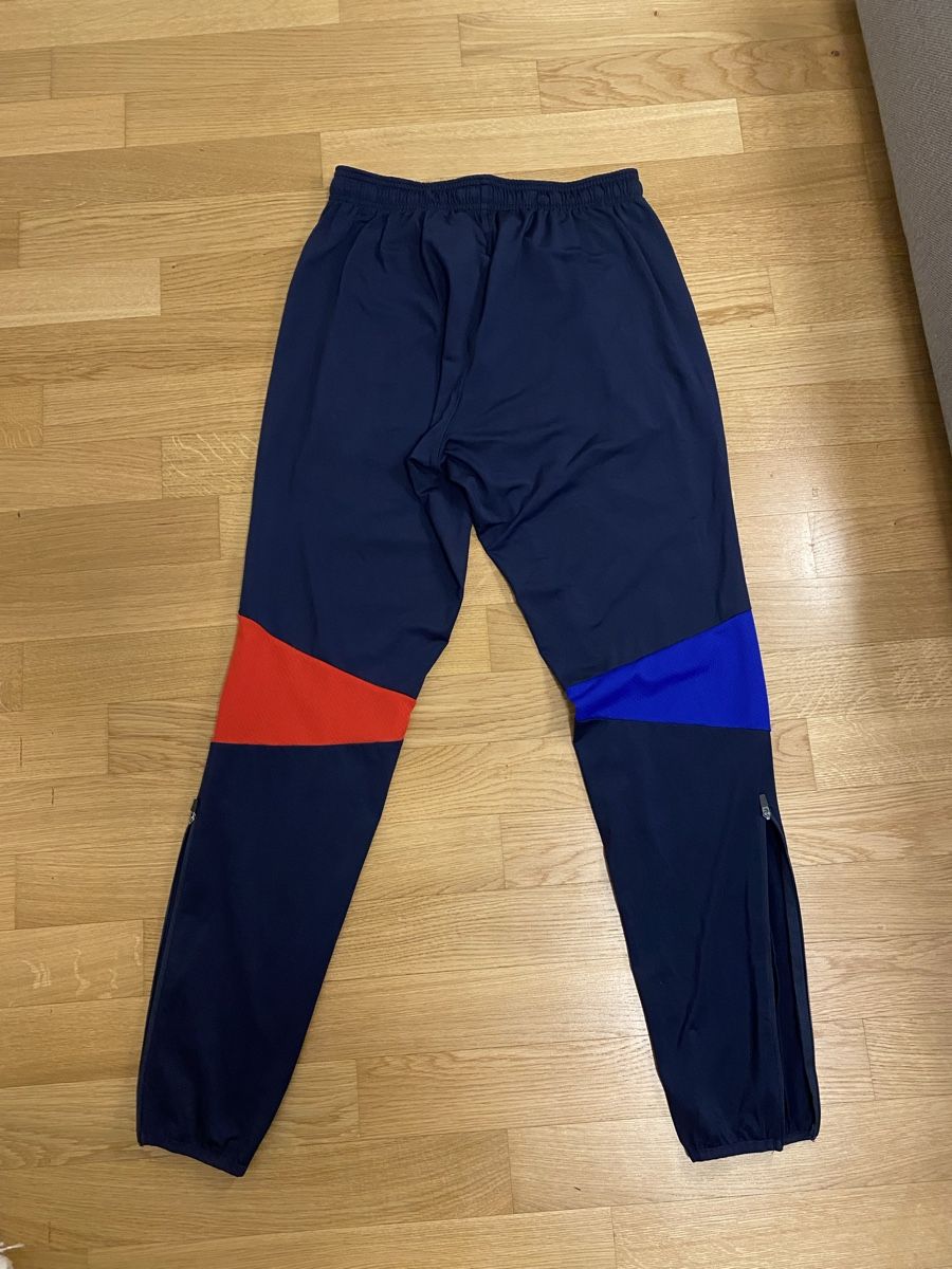 Pantaloni: FC Basel Trainingshose Macron M – Usato da Basel venduto da niki7v 1