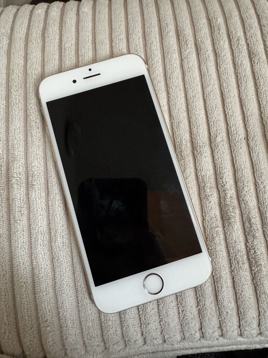 Apple Handys / Smartphones: iPhone 6 Defekt Gold – Defekt aus Wangen SZ von wakaawinhu