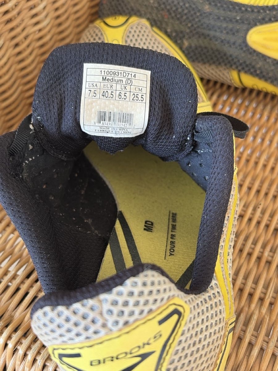 Brooks Scarpe da uomo: Nagelschuhe Brooks Grösse 40.5 – Usato da Wangen SZ venduto da Yz74 2