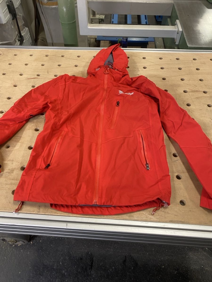 Giacche: Milwaukee Regenjacke ab 1.- – Usato da Wabern venduto da HK-Design