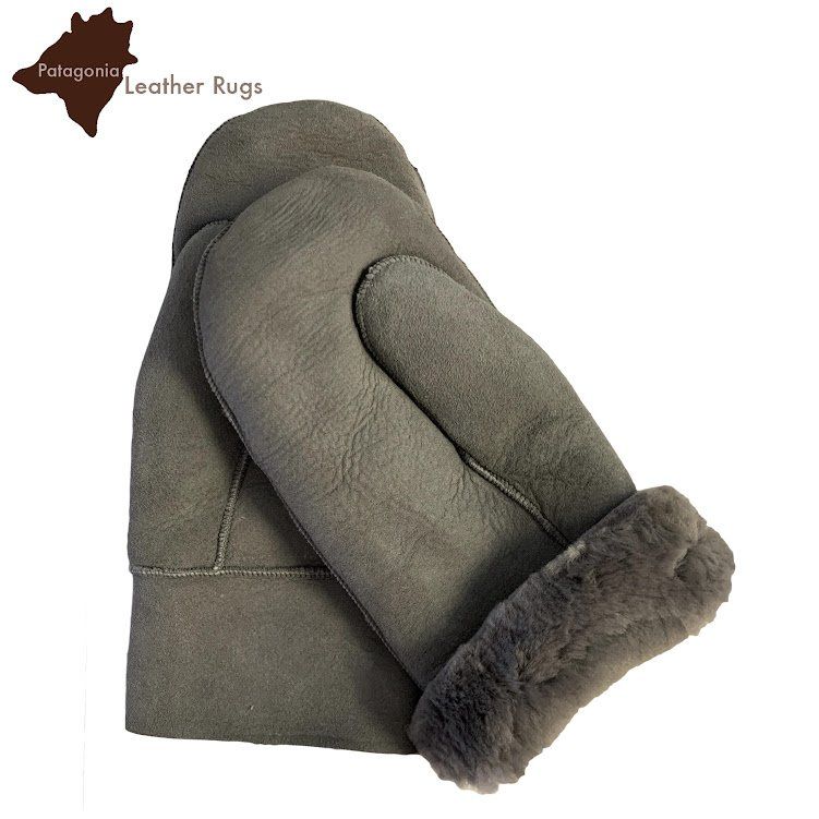 Guanti & manicotti: Handschuhe-Fäustlinge Lammfell grey – Nuovo e nell'imballaggio originale da Arbedo venduto da patagonialeatherrugs