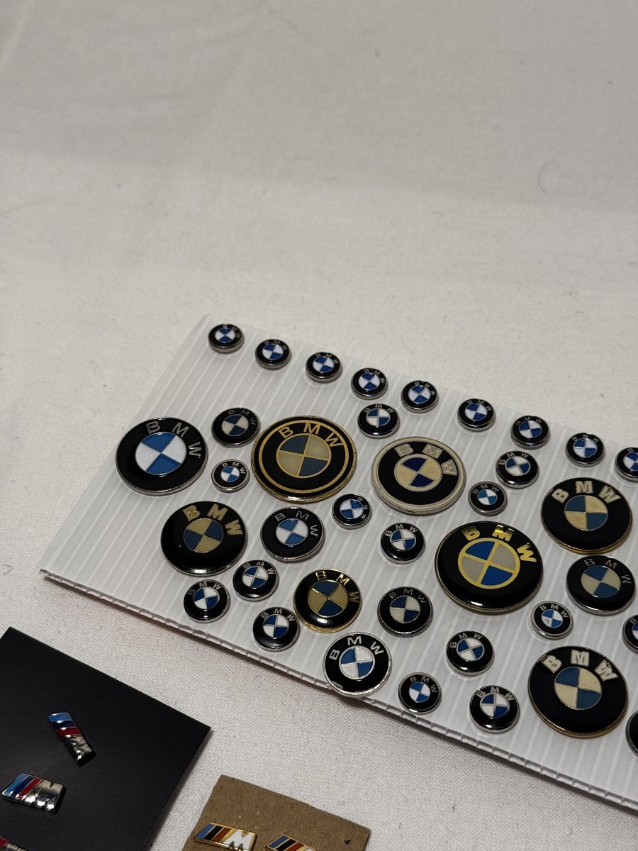 BMW Placchette & Badge: BMW Kollektion: Pins, Anstecker – Usato da Stüsslingen venduto da leo_nzh6