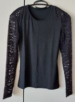 Schickes schwarzes Langarmshirt mit Spitze, Grösse M