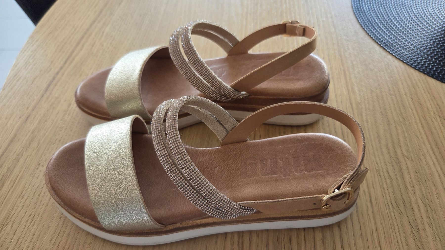 Scarpe da donna: Sandale mtng. – Usato da Le Pâquier-Montbarry venduto da Gruyere77