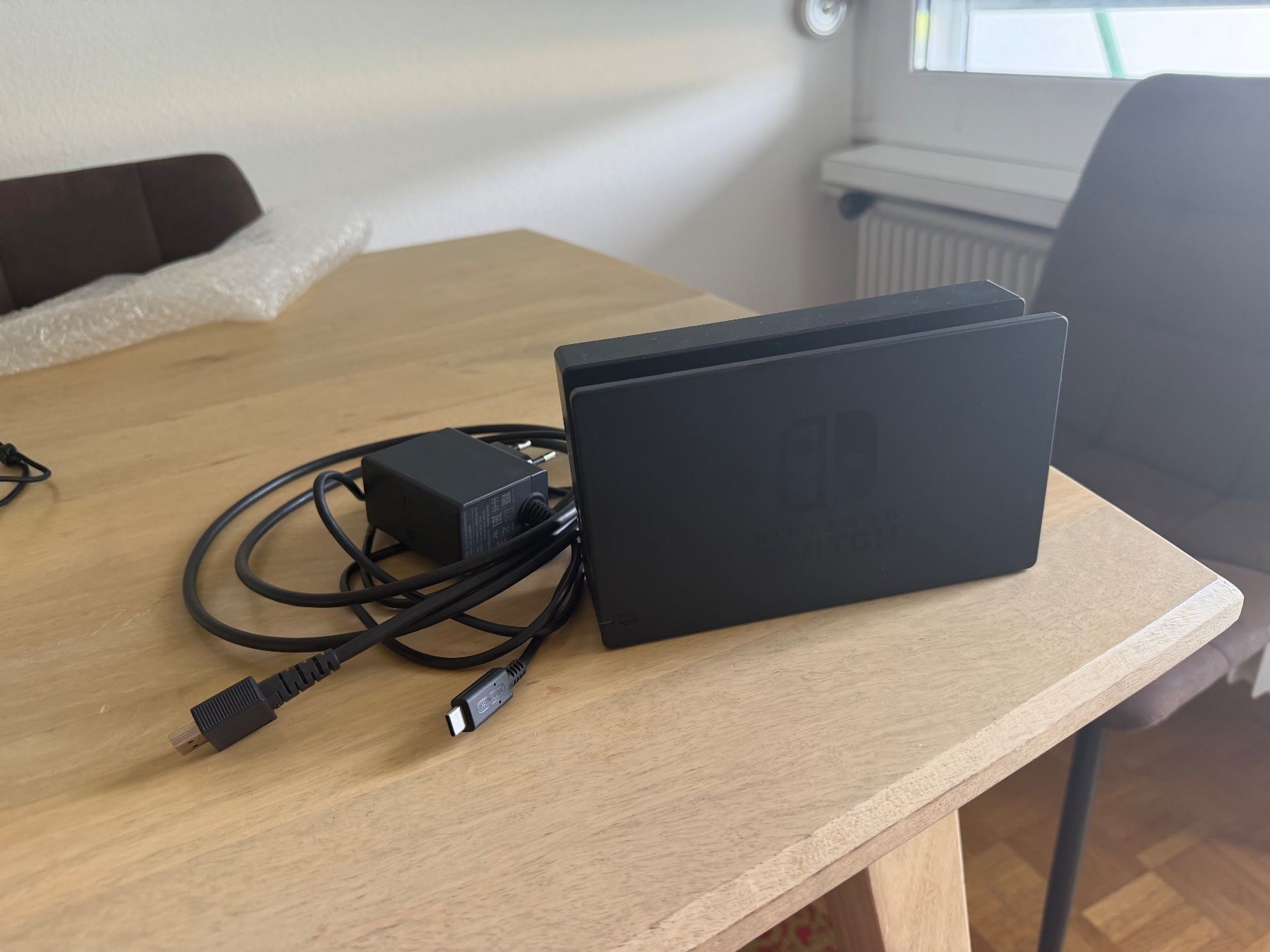 Docking station: Nintendo Switch TV Dock + 2 Controller – D'occasion à Meggen par Smikopiko 1