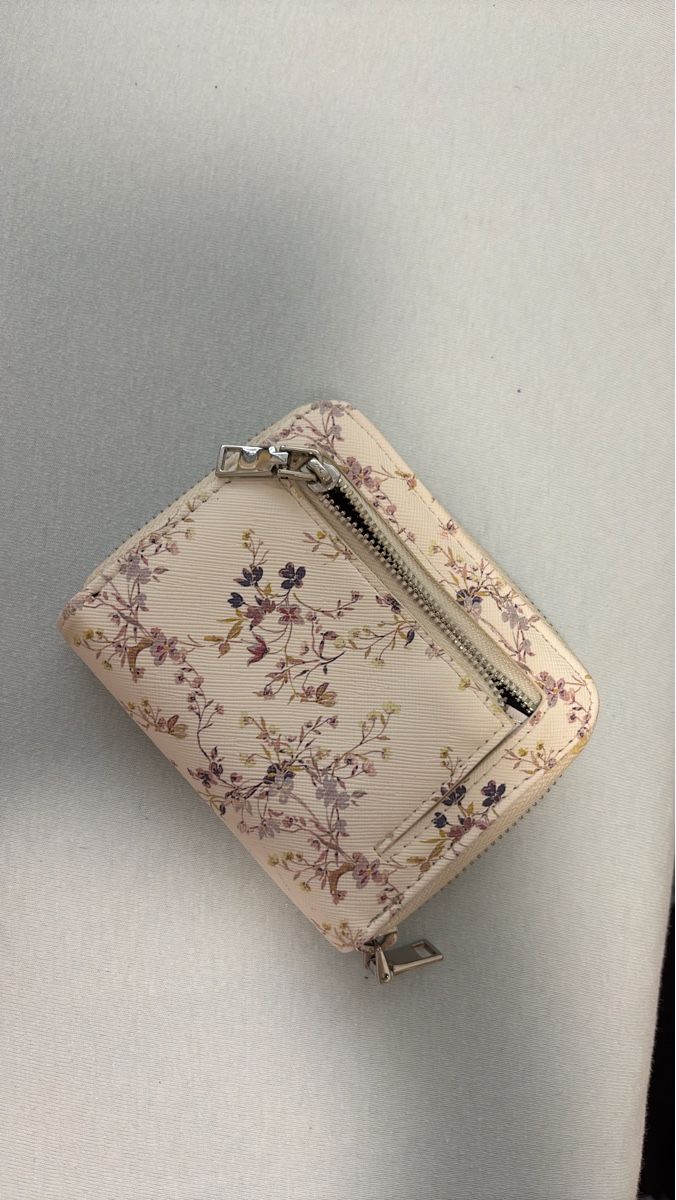 Portamonete: Portemonnaie mit Blumenmuster gebraucht – Usato da Wilen b. Wollerau venduto da ali_x8qw