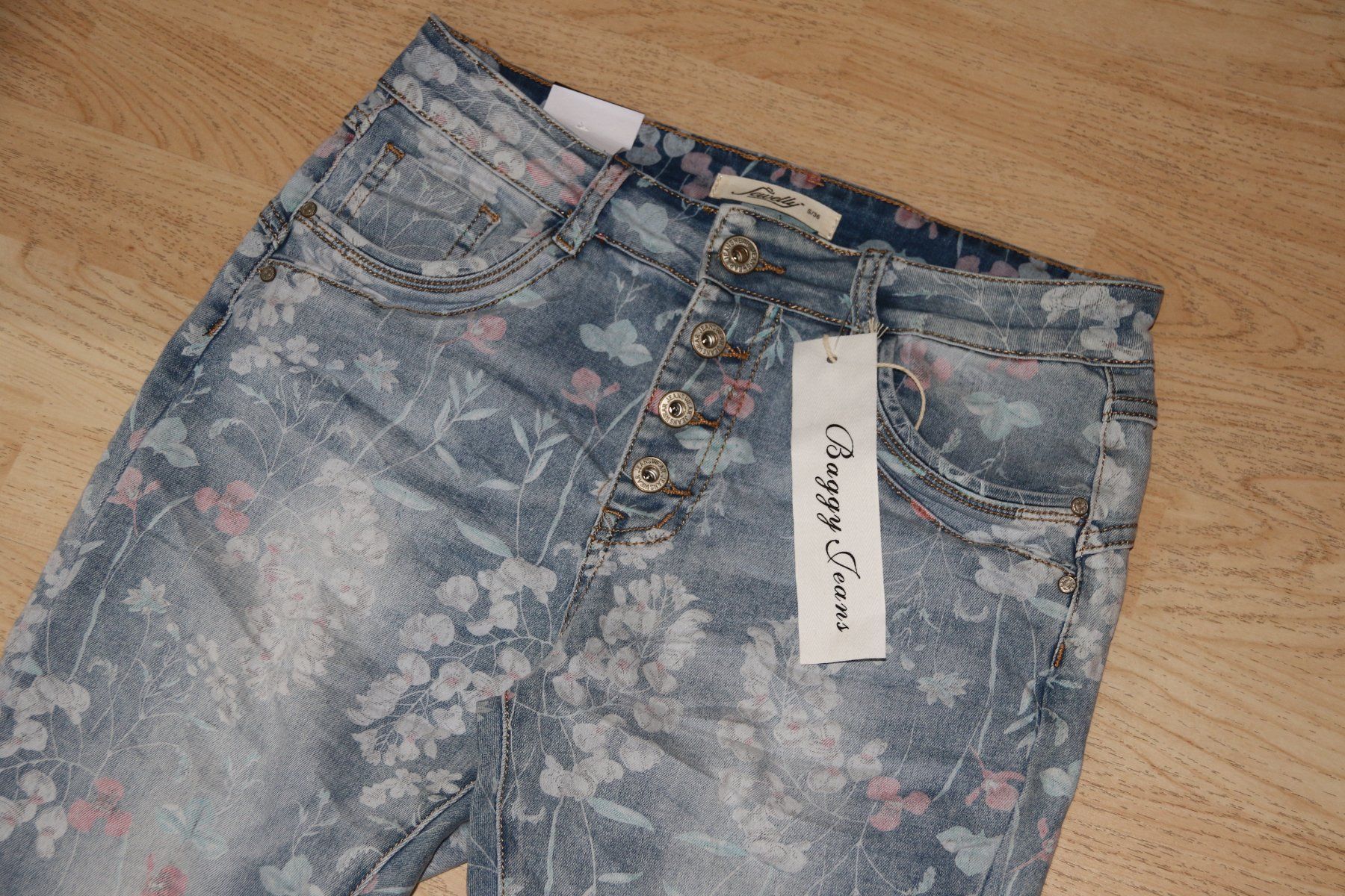 Jeans: Neue sehr lässige Jeans eher Gr.M – Nuovo e nell'imballaggio originale da Oberwil-Lieli venduto da Svetlana28 4
