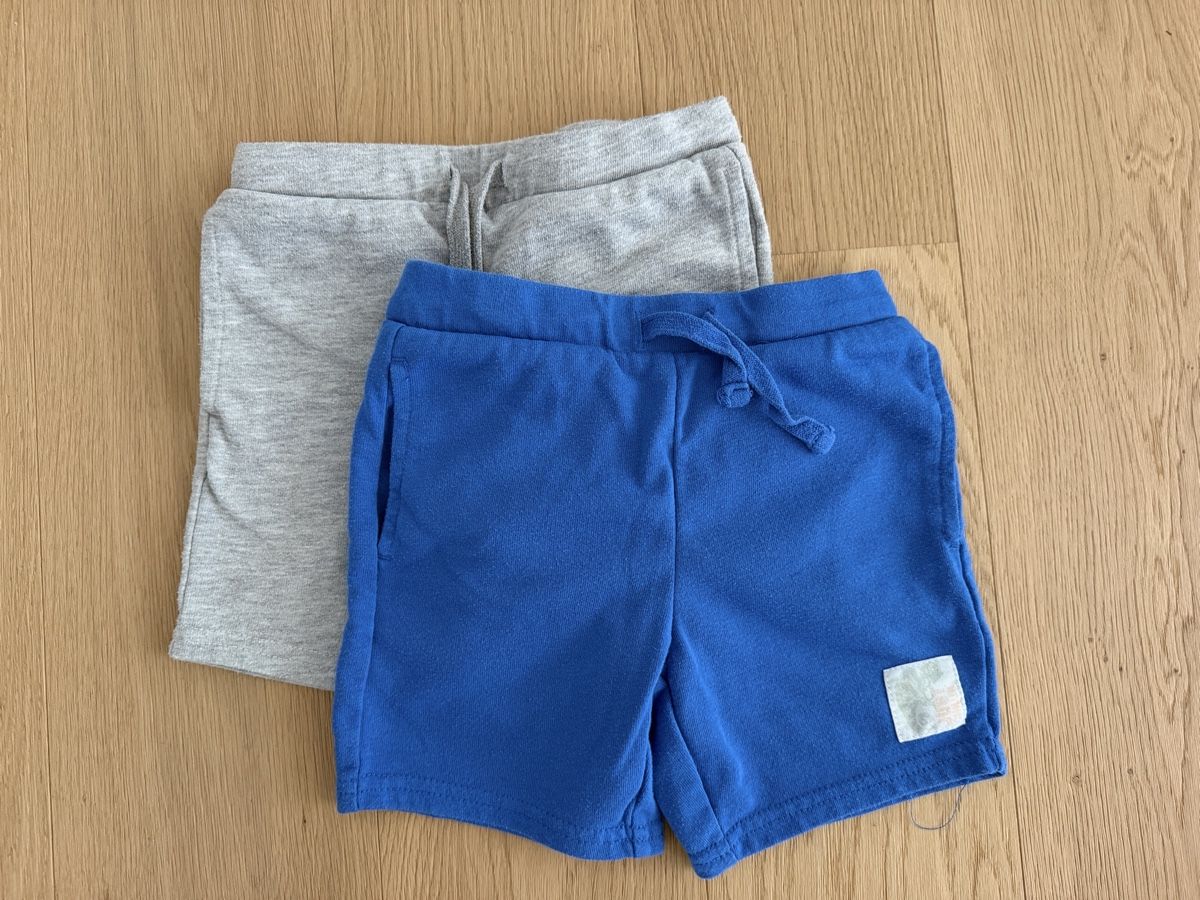 Pantaloni: 2x Shorts Gr. 104 – Usato da Rain venduto da Heike5284