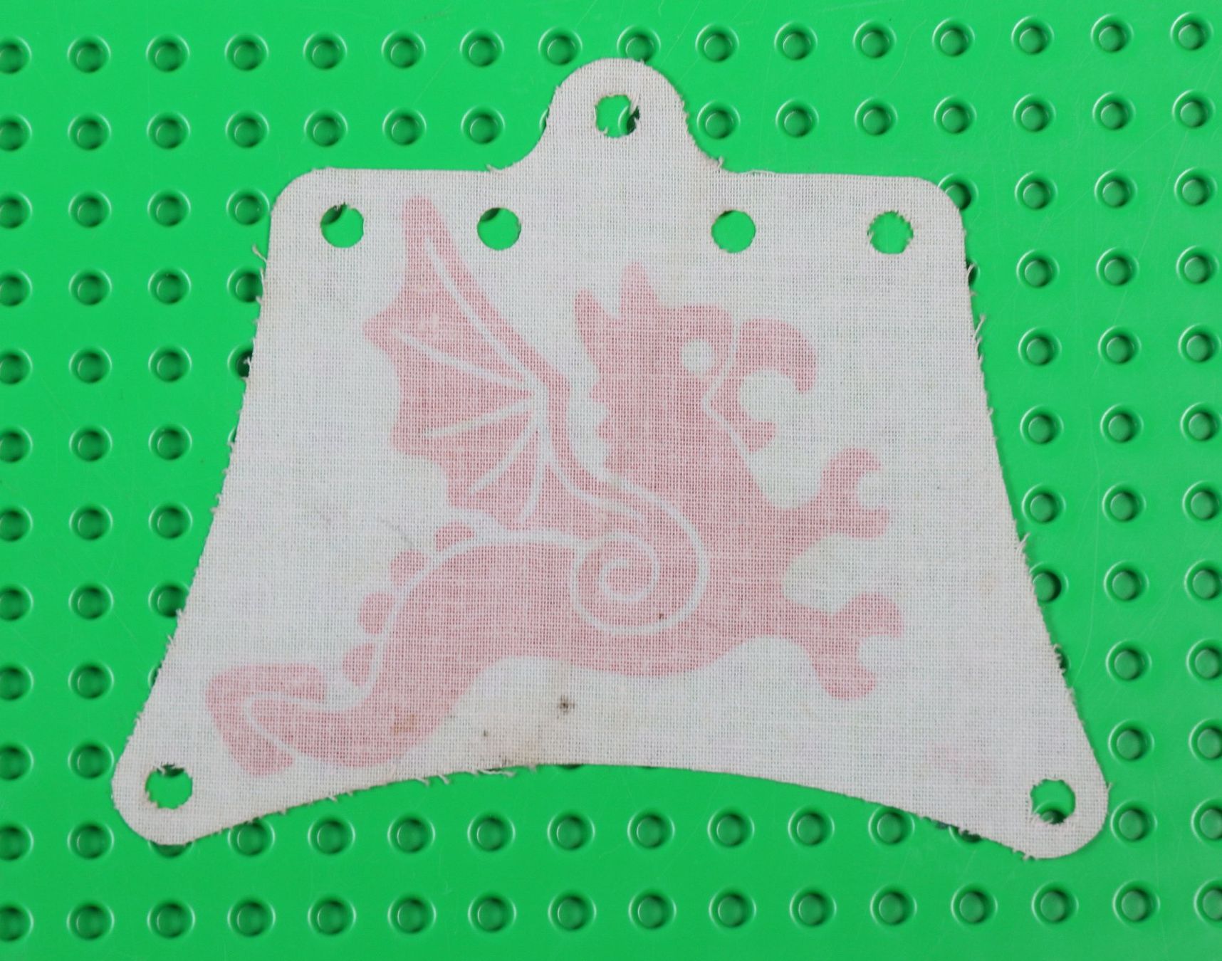 Lego Baukästen: Cloth Sail 12 x 10 with Red Flying Dragon Pattern – Gebraucht aus Hettlingen von Scholi99 1