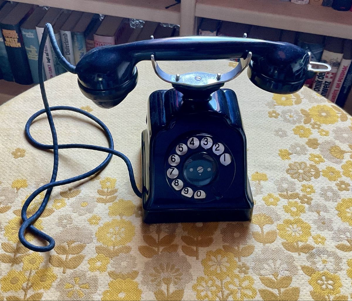 Telefoni: Altes Bakelit Telefon – Usato da Endingen venduto da nathan05