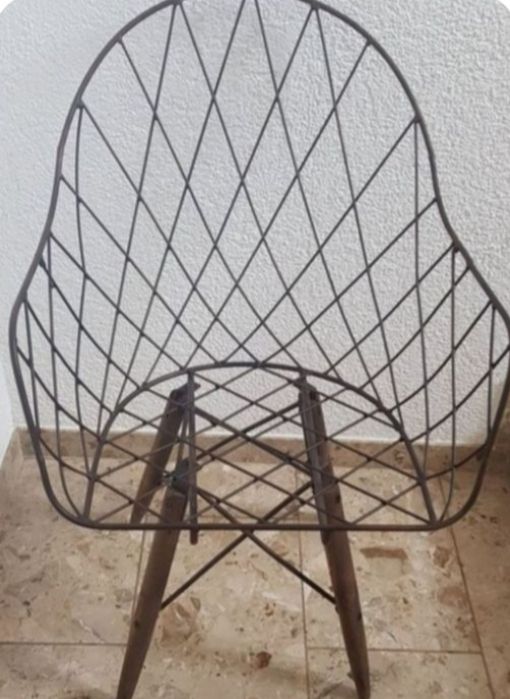 Stühle: 2 Metall Stühle mit Holzbeinen – Gebraucht aus Mauensee von Braut-kleid 1