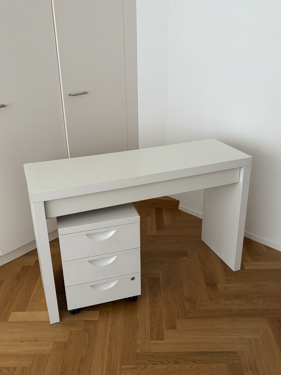 Schminktische: Schreibtisch/Schminktisch mit Korpus – Gebraucht aus Luzern von Qazwsx