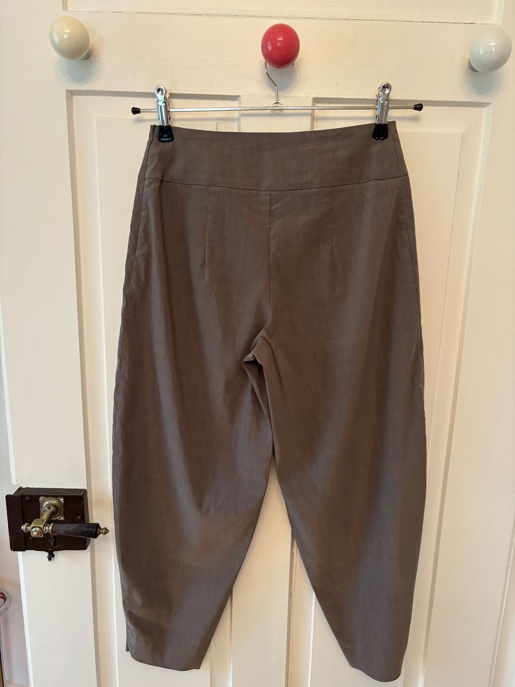 Sarah Pacini Hosen: Sarah Pacini Hose, Leinen,elastisch, 0= 36 Np:389.- – Gebraucht aus St.Gallen von shiwi12 1