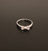 Modeschmuck Ring mit weissen Steinen SCHLEIFE