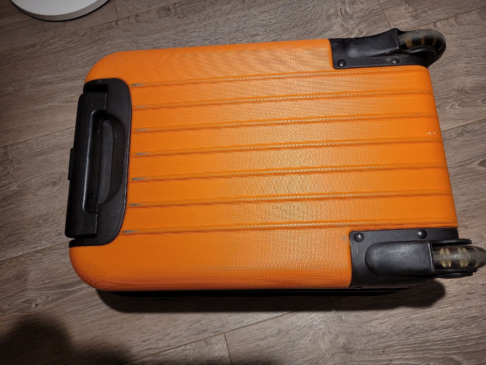 Valigie: Orange Carry-on Suitcase – Usato da Wettingen venduto da mor_76q7 2