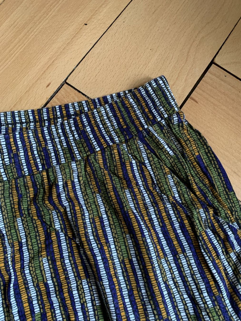 H&M Pantaloni: Ethno Shorts bunt gemustert - M – Usato da Zürich venduto da Diazaio 1