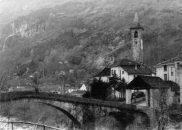 Bignasco (TI) Valle Maggia Ponte storico e campanile G