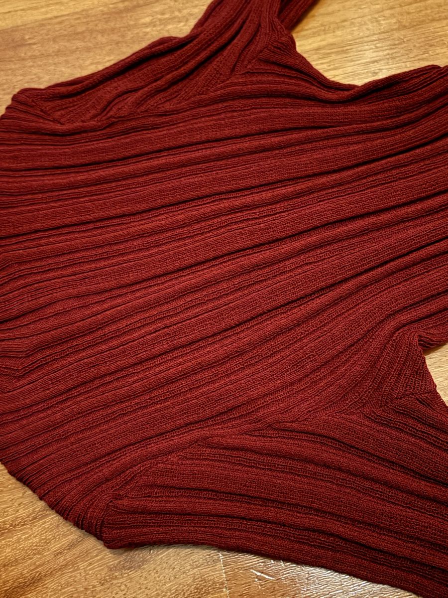 H&M Top: Rollkragenshirt, bordeauxrot, Trompetenärmel – Nuovo (secondo la descrizione) da Luzern venduto da ale_v5qn 1
