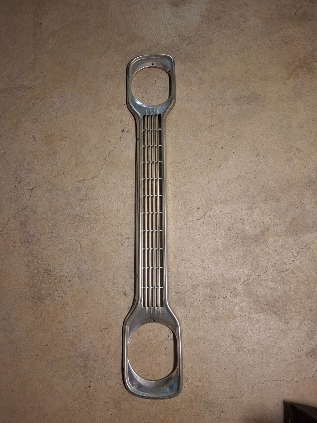 Ford Tutti pezzi di ricambio auto: Ford Escort Front Grill – Usato da Schlieren venduto da remixx