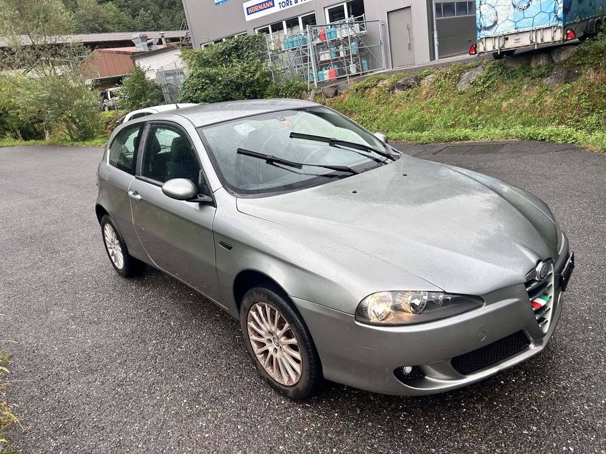 Alfa Romeo Automobili: Alfa Romeo 147 1.6 – Usato da Mülenen venduto da Jetmir019 1
