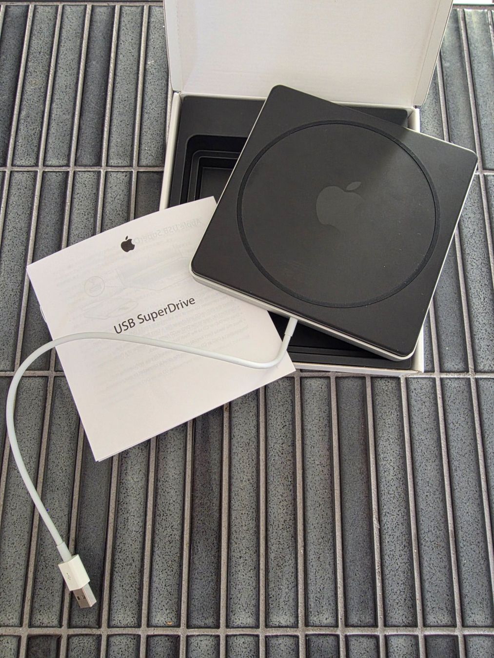 Apple Lettore multimediale & Streamer: Apple USB SuperDrive wie neu CD/DVD – Usato da Biberist venduto da Volo28
