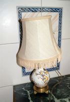 Sehr dekorative semiantike Fayence-Lampe