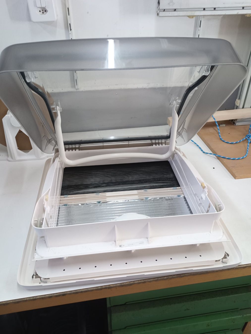 Dometic Fenster: Dometic MINI HEKI  40 x 40 – Gebraucht aus Uzwil von shooter66 1