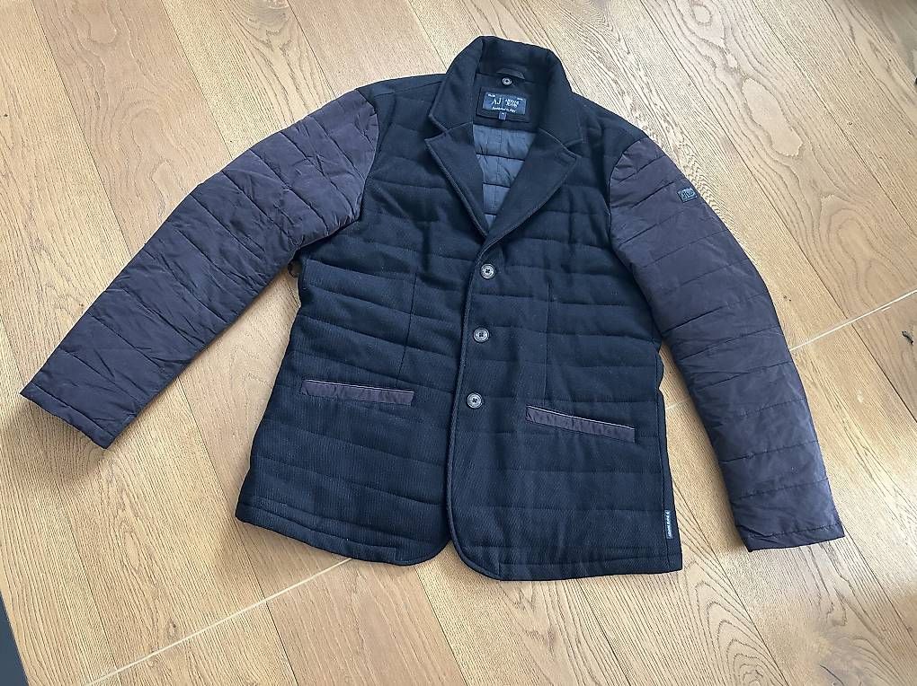 Armani Giacche: Winterjacke Armani, Grösse 54 – Usato da Urtenen-Schönbühl venduto da Lalablue 1