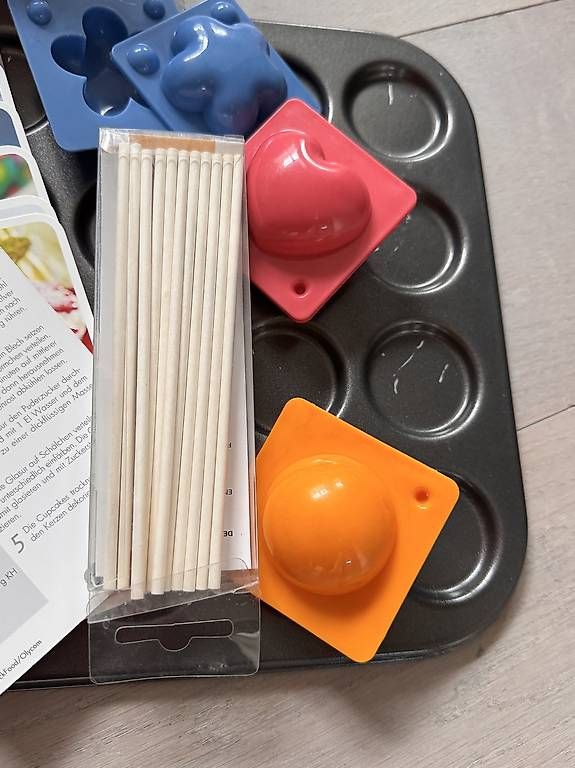 Moules à gâteaux: Cupcakes und Cakepops Backuntensilien  – D'occasion à Kilchberg ZH par sporty_alex 4