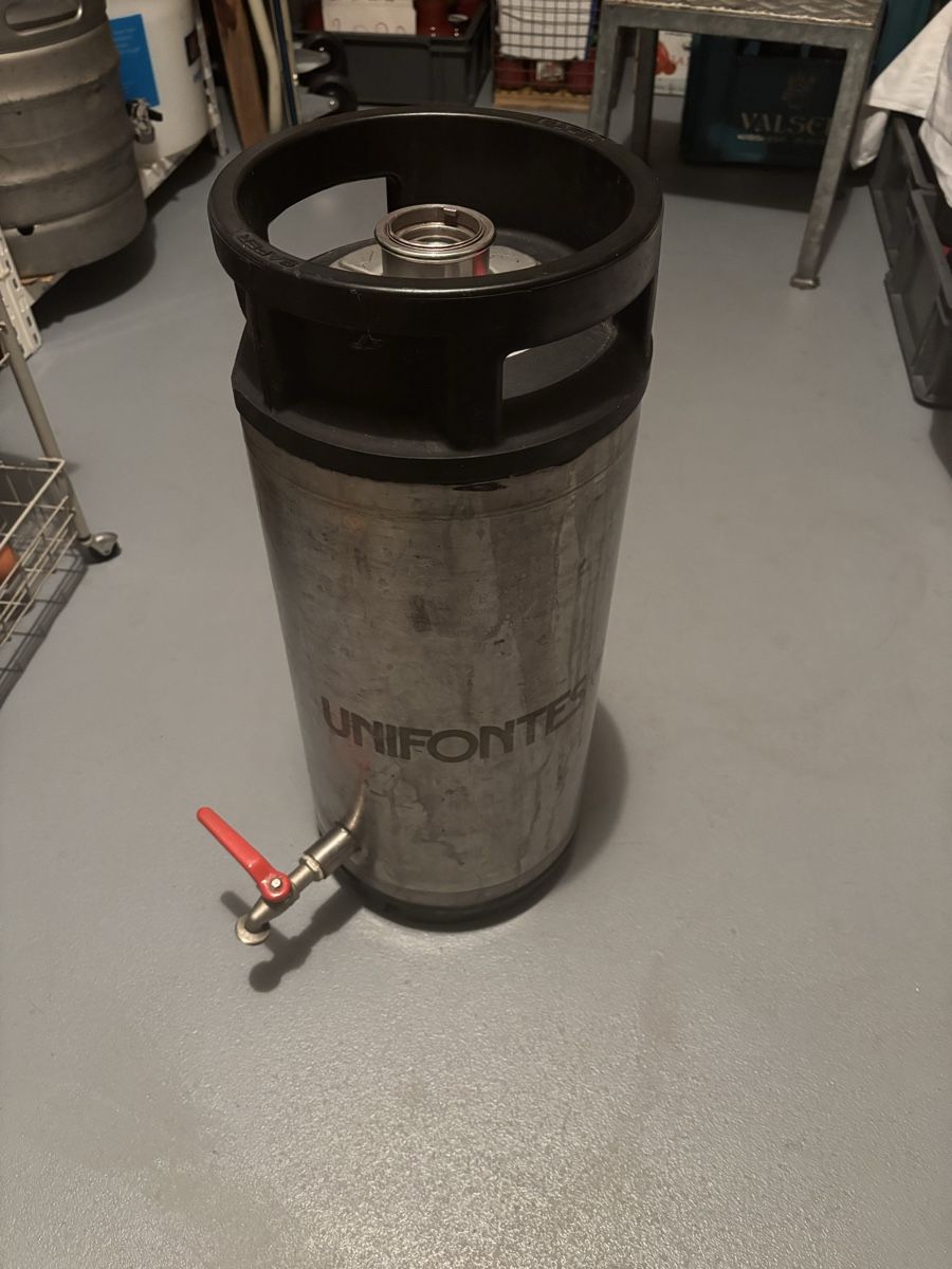 Zubehör: Bierfass 20 Liter mit Hahnen – Gebraucht aus Rheinfelden von Fisch223.