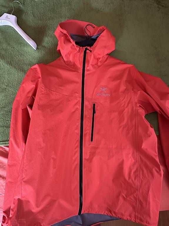 Vestes: Arcteryx Alpha Lightweight Jacke Herren NEU – D'occasion à Zermatt par ber_sdz7