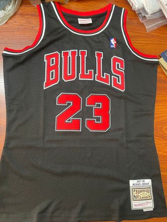 Michael Jordan Bulls Trikot 23 Hardwood Classics Gr. M Neu