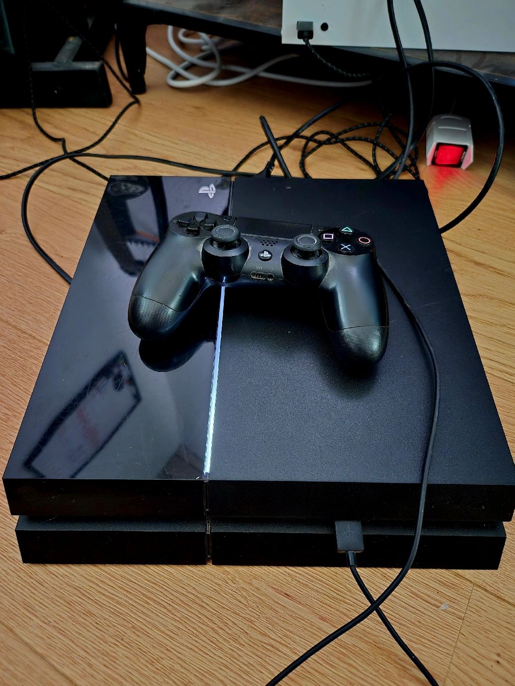 Sony Consoles: à vendre PS4 + 14 jeux  – D'occasion à Courtemaîche par D.B29