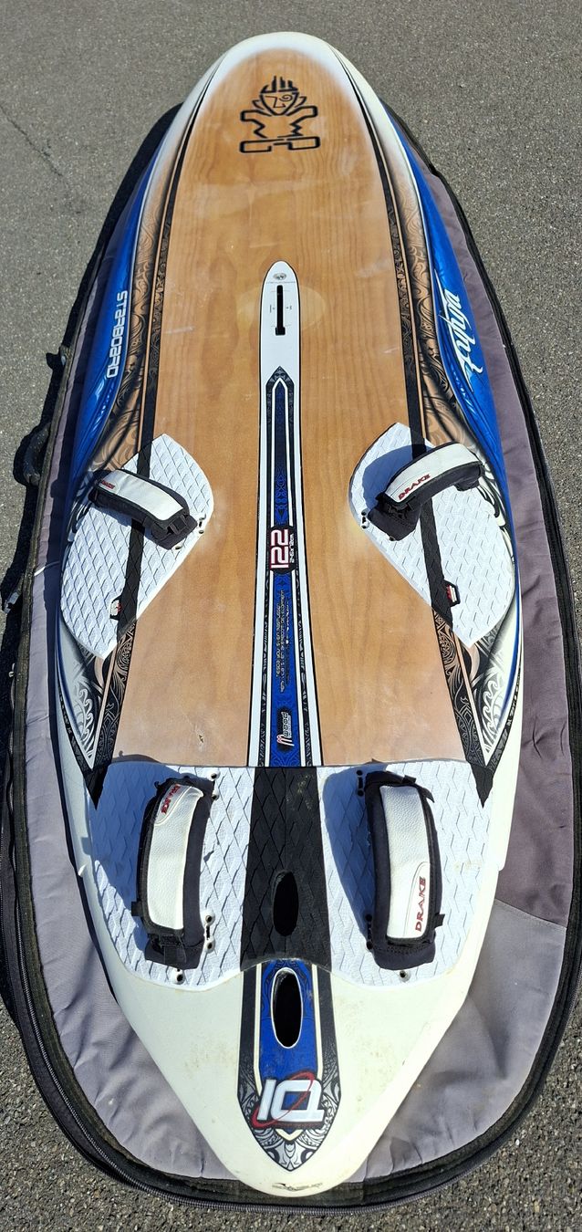 Tavole da surf e di nuoto: Windsurfboard Starboard 122L 245x72cm mit Bag – Usato da Fällanden venduto da Nmustang